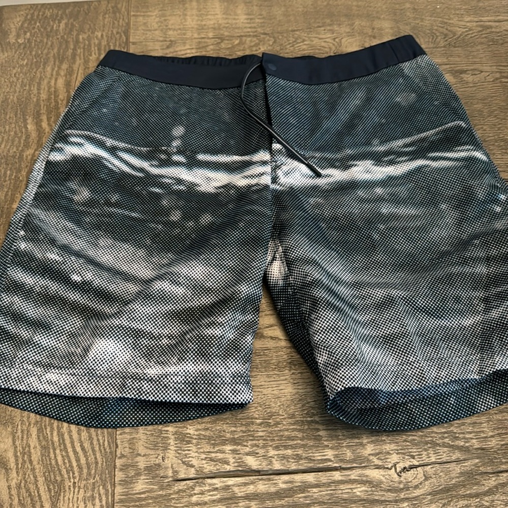 Men’s Lululemon shorts NWOT